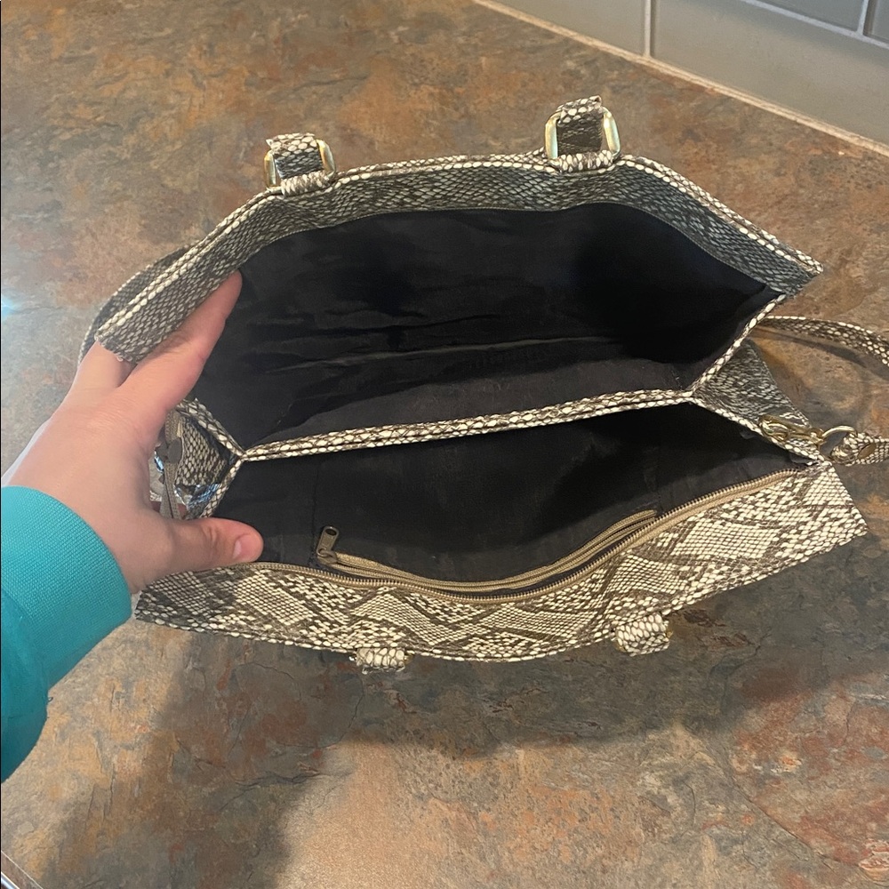 Stylish Snakeskin Patterned Women's Bag NWOT - Picture 7 of 8